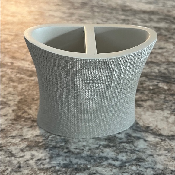 Michele Lilac Toothbrush Holder - Picture 4 of 5